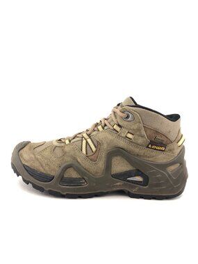 Lowa Bora GTX Qc Hiking Boots 9